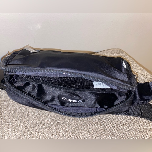 Lululemon Everywhere Belt Bag Large 2L - Picture 15 of 15